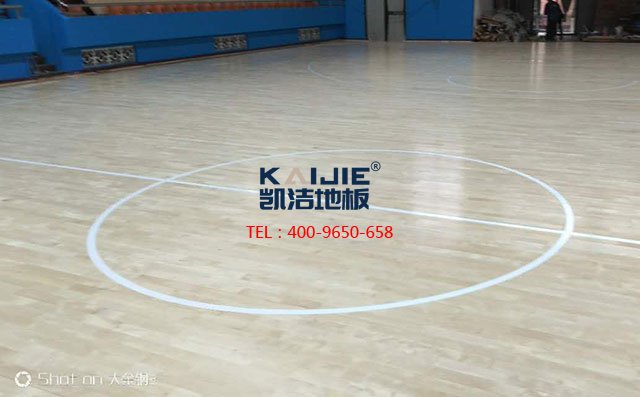 體育地板打滑，是體育運(yùn)動(dòng)木地板的問題嗎——?jiǎng)P潔地板