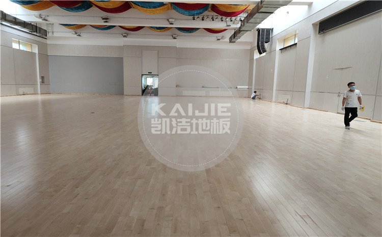 北京回龍觀育新學(xué)校籃球館木地板案例