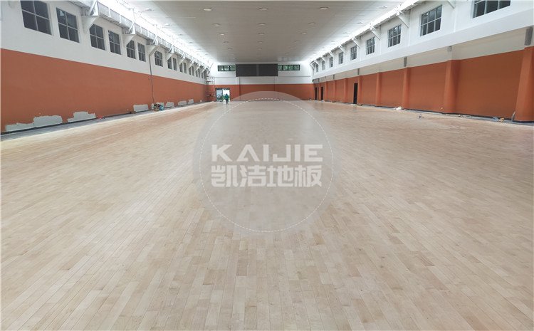 廣州天河區長大公路培訓學校籃球館木地板案例-凱潔體育地板