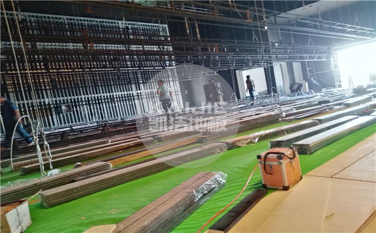 四川省樂山市沙灣區銅河廣場劇院舞臺木地板案例—凱潔體育木地板廠家