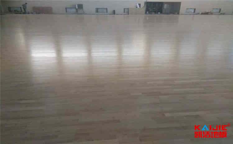 籃球館木地板是怎么防滑